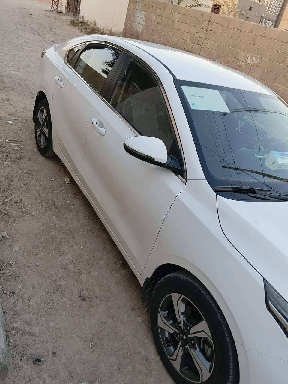 سيراتو 2019 حرة مكاني ديوانية بيها ضربة بارد الباب الورة وشوية من الدوسة ( حادث دراجة ) 
***********
