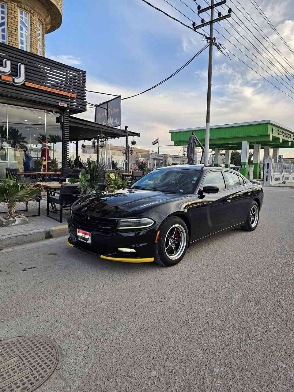 *سلام وعليكم من رخصت الأدمن*
للبيع دوج جارجر ( SXT / PLSبلص)موديل (20 أصل) ستوك وراد كندي فول مواصفات فتحه سقف لون أسود لامع رقم بغداد دولي مشروع وطني بأسمي تحويل مباشر بأسم المشتري بدون أيرباك سيارة ضررها سطحي بدون دواخل وأيرباك حافة تكمه رشه وجاملغ امامي وبنيد اصلي مبدل ولباقي كفاله عامه .جاهزة ع أخير حباية
*المواصفات*
١/محرك 3600/V6 مكفول تو ويل يعني دفع خلفي
٢/كير طيارة 8 نمر كفاله
٣/فتحه سقف 
٤/كامرة خلفية دوراة
٥/كشنات تحكم جلد تدفئة تبريد
٦/فانات خليجي دبل مروحه
٧/تدفئة تبريد كله شغال
٨/شاشة كبيرة تحكم ستيراً
٩/ويل ويلد مع تخم تاير وحساسات
١٠/منضومه زنون كاملة
١١/حدادة وأدامة كاملة ع سيارة وماء زيتي
سيارة فول ومعروفه مواصفاته مال بيت كلش جديدة وجاهزة ان شالله بيع فقط بدون مراوس عنواني البصرة رقمي(***********)
السعر (222)جوة سوك وبيه مجال للشراي وبالخدمة ان شالله علماً ان صور بتاريخ اليوم .
