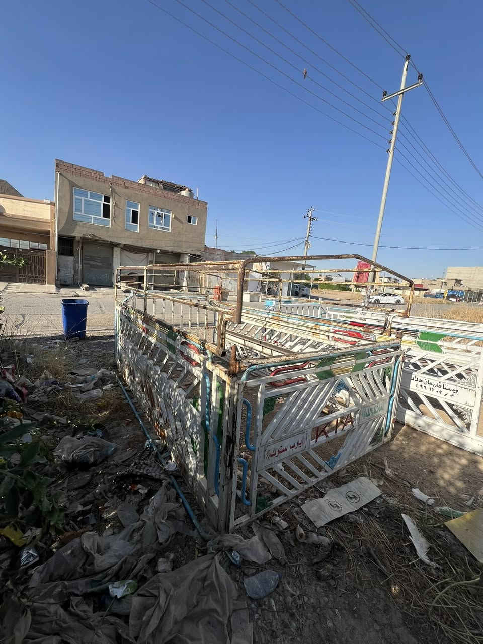 چەمچەی  کیا بۆ ٤٠٠٠ دەبێت دەستکردی قارەمان حدادە خاوێنە شکاو خایسی نیە نرخ ٣٥٠ دۆلار
***********
