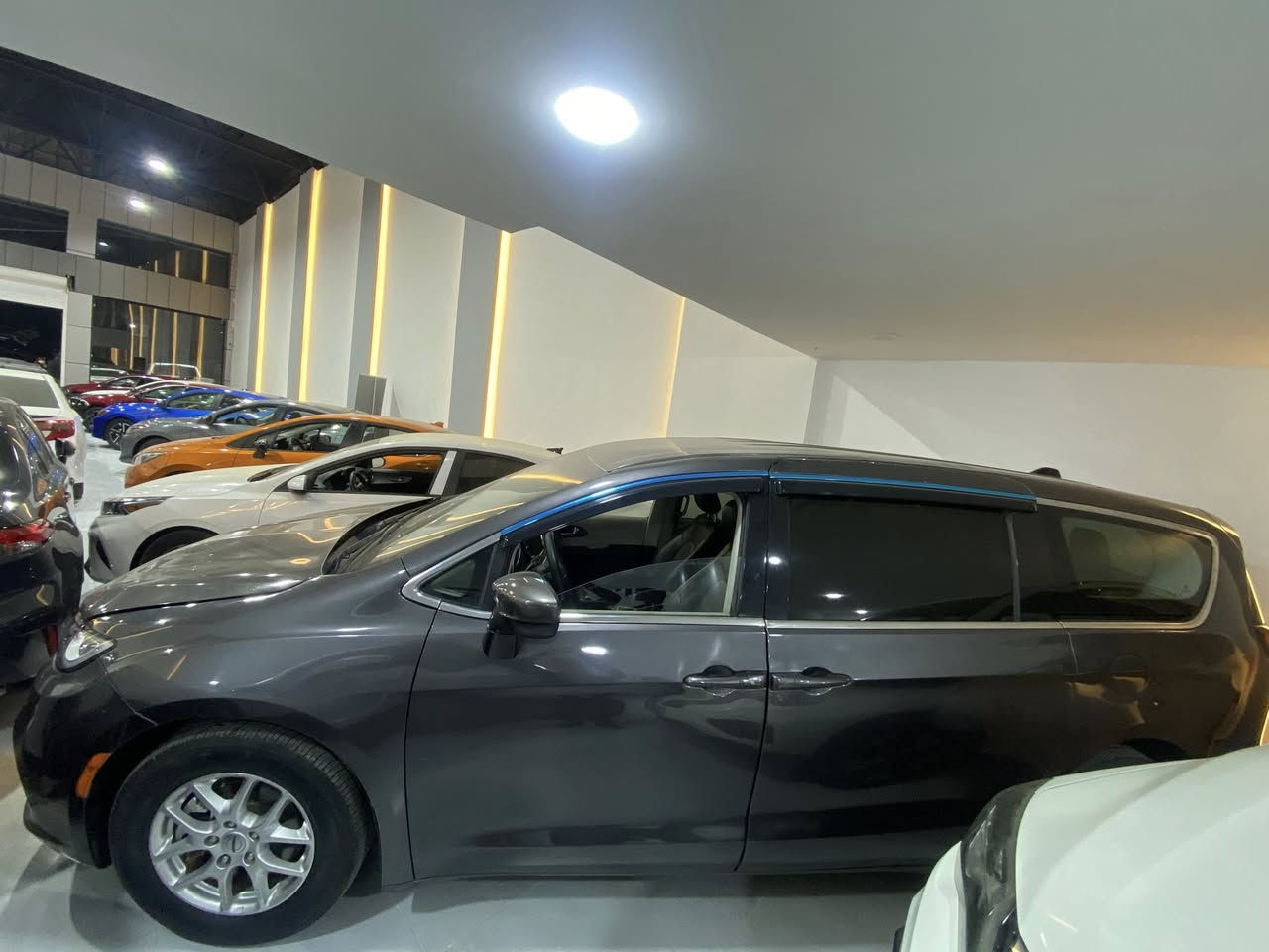 كرايسلر باسفيكا 2023 CHRYSLER PACIFICA
السعر ب148$ 🔥فحص موقت كاتي  ✅ 

السيارة على حادثها ممصلحة تشتغل وتمشي بجم كبس ✅

موديل 2023 ✅

ساره مو صبغ عام ابيع صبغ عام 

ماشية 39000 الف فقط ✅

#مواصفات تورنك L فول تجي عدا الفتحة :

1- بصمة تشغيل وابواب بصمة 5

2- هاند بريك بصمة كهربائي

3- محرك 6 سلندر 3600 وبانزين ان

4- هيترات بالكشنات

5- رادر امامي وجانبي 

6- بيبان كهرباء ( تحكم ريمونت ) وبصمة أبواب 

7- صندوق كهرباء شفط بصمة 

8- رادار امامي خلفي بريك ذاتي توقف مانع تصادم

9- كشنات جلد VIP منفصل 7 راكب

10- مانع انزلاق 

 11- كشن خزن ميموري حركات 2

12- لايت لد الشكل الجديد 

13- تنبيه الخروج عن المسار 

14- تبريد مركزي ثلاثة قطع منفصل

15- تدفئه كراسي وستيرن تدفئة

16- تحكم استيرن فول 

17- اشاير بالمري وهيترات بالمري

18- تشغيل عن بعد 

19- كير ماوس 

20- مثبت سرعة 

سعر مناسب 🔥 148$ بيها مجال  ✅ ✅ 

تترقم شيمالي فقط

مكاني دهوك معرض أمين  للاستفسار اتصل 
*********** واتساب او اتصل‏‭
