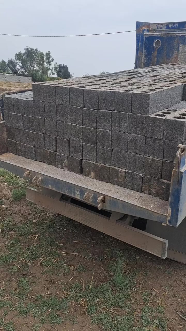 السلام عليكم يوجد لدينا بلوك ضغط درجة اولى شرط الكلاب بلوك بناء الطول 34 العرض 18وكذالك يوجد بلوك اسيجه الطول 35 العرض 15  للاستفسار الاتصال على الرقم***********
