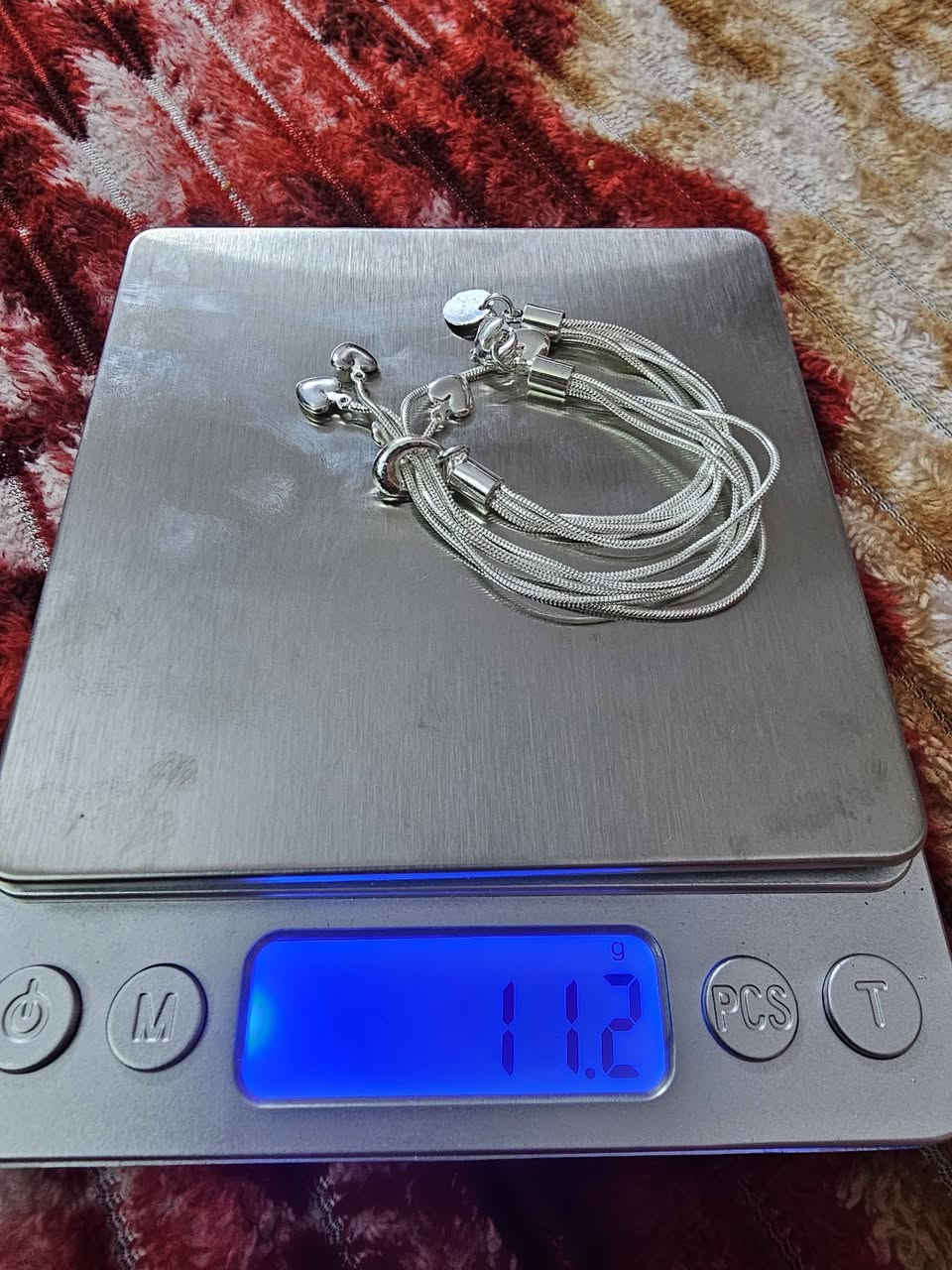 سوار فضة أصلي بهذا الشكل الجميل 
جديد بعده بالعلبه مالته  ، وزنه 11 غرام  كلش حلو ونازك 
اول تم 30 بالعافية


**إذا كنت صاحب هذا الإعلان وتريد حذفه لأي سبب، رجاءا أرسل رسالة إلى الدعم الفني**