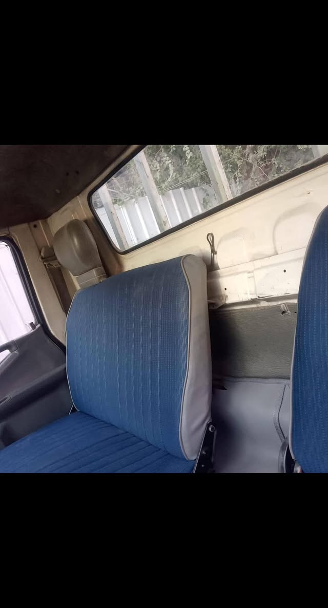 السلام عليكم 
كنتر مستبوشي للبيع 1997 
السياره نضيفه وحلوه ( محور) 
طول البدي  4 امتار ونص للأستفسار اكثر ***********
