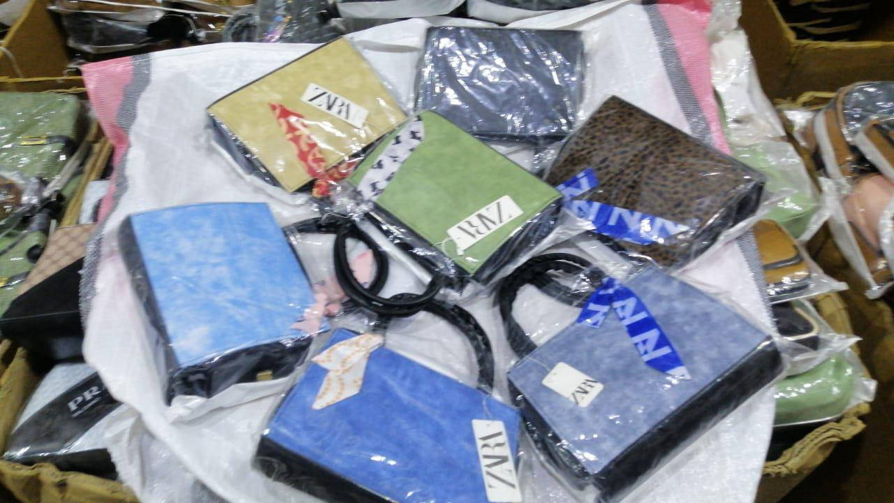 جنط نسائيه سعر القطعه ٥ ومتوفر توصيل بلدروز وكافة المحافظات للحجز والاستفسار مراسلة الصفحه او الاتصال على الرقم ***********
