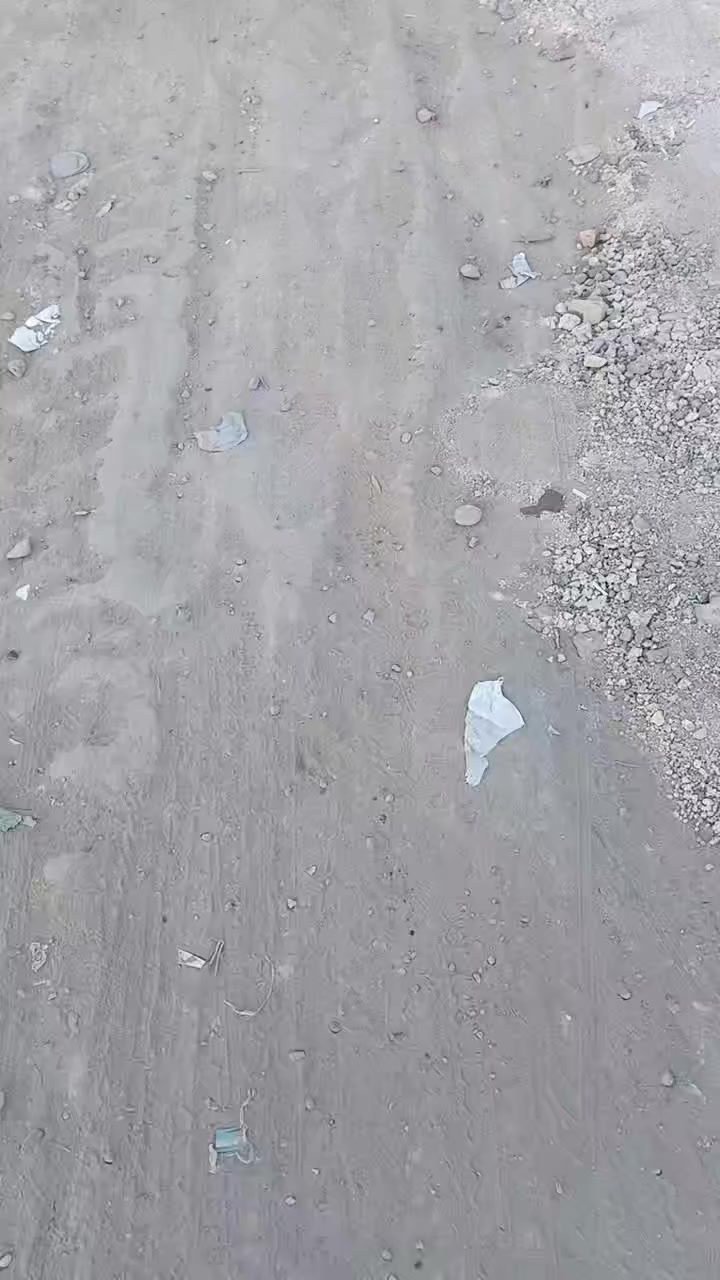 يبعد عن الحولي 25 متر البيت 250 كافه الخدمات ماي ***********كهربائي يمه السعر مالته ب 50ل
