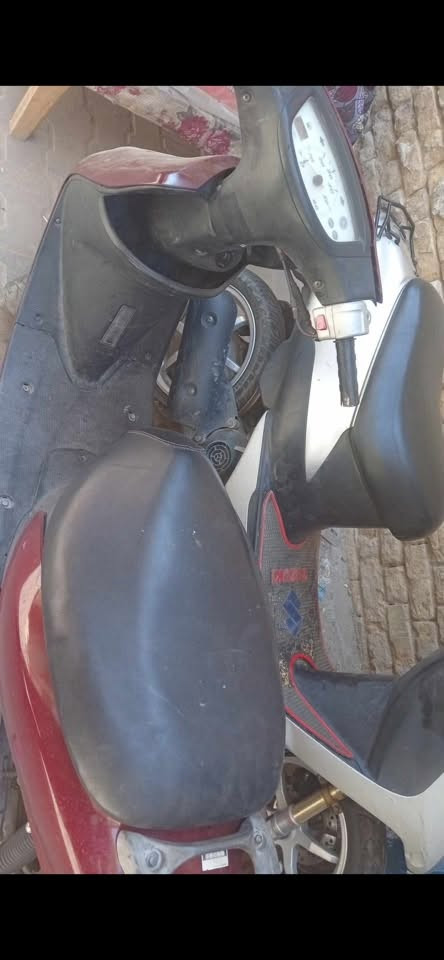 سلام عليكم دراجه البيع عصفوريه وراق ما مفتوحه كهرباياتهه شغاله سلف هندر السعر 350 وبيهه مجال مكاني مغربه رقم الهاتف ***********
