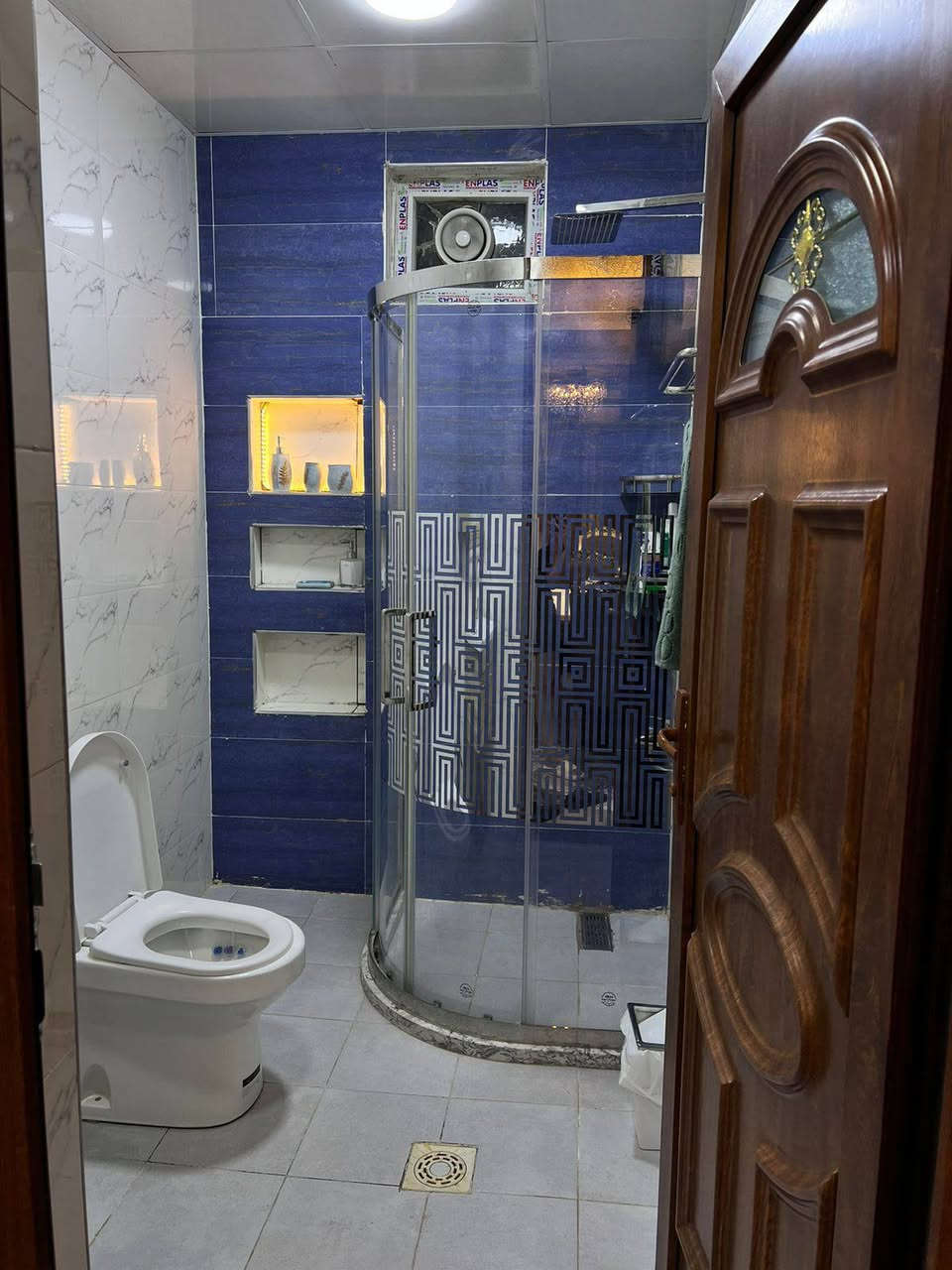 السلام عليكم  ... للبيع...للبيع
الدار للبيع بغداد/الدورة/حي دجلة زراعي سند 25 تم إجراء كشف من قبل دائرة البلدية لتحويل جنس العقار من زراعي إلى طابو ....
مساحة 100 متر الواجهه 6 وربع نزال 16 ركن على شارعين شارع 15 متر وشارع 10 متر طابقين بناء درجة اولى أرضية مرمر للاستفسار الاتصال على رقم الهاتف (***********)
