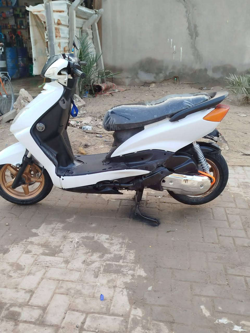 سكنس للبيع مفتوحه السعر 500 كابريته شرط ب75 لاصلي مالت سكنس دسكات جدد راجز سلف جديد طوافه جديده بلك لاصلي لايت زنون عدادات شغاله وكلوبات كلهه شغاله دراجه شغل وطلع وين مايعجبك مكان مشخاب ***********
