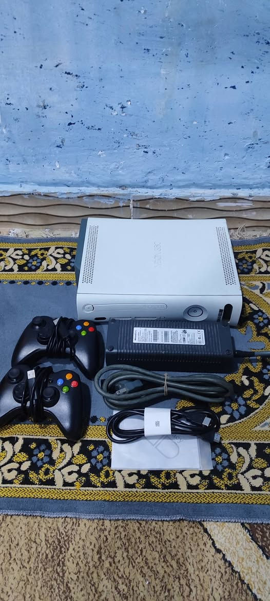 اكس بوكس 360 فات 👇
هارد 500 TR + نضافة الجهاز 99% بالة 
مامفتوح شرط ولا مصلح تاخذه تجنـي جوه ايدك 
بي اكثر من 80 لعبة جوستك 2 جدد 
السعر 135 وبي مجال 
والمفتوح وراكض بسوك 140 😂
شراي يتفضل خاص ويبـشر 
توصيل هم موجود 🙂


**إذا كنت صاحب هذا الإعلان وتريد حذفه لأي سبب، رجاءا أرسل رسالة إلى الدعم الفني**