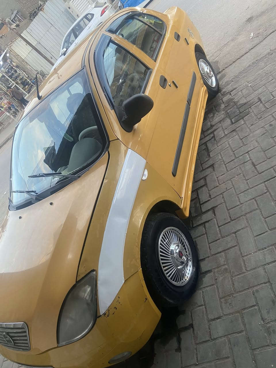 سلام عليكم للبيع طيبه مديل 2015 رقم نكليزي  مصفره هيئه وغرامات مكينه وكير وصدو خير من الله بيه جاملغ مبدل صفحة السايق وبيه طخه موضحه بالفديو جهت اليمنه السعر 32 المكان بغداد الشعب ***********
