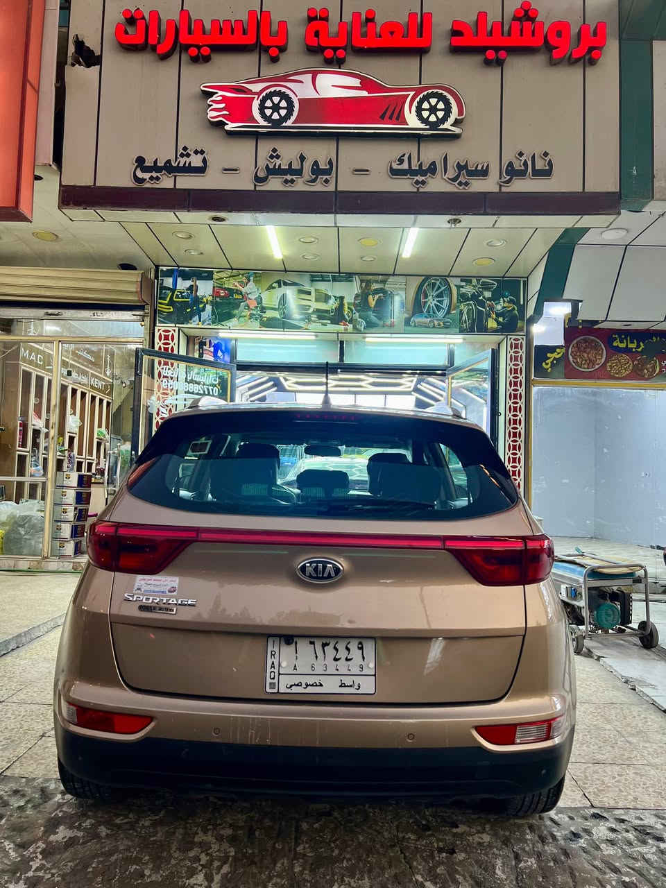 سلام عليكم جميعا 
سبورتنج خليجي موديل 2019 
المواصفات
—————-
محرك 2000 دوش المرغوب
ثلاثة انضمه قياده
ماشية 110 الف كم
رقم واسط مشروع وطني تحويل مباشر
تخم تاير 
شاشة كار بلي مع كامره خلفية 
بية طخه بسيطة بين الباب الخلفي والجامع جهه السائق بدون دواخل ومصلحه والسونار موجود مع الصور عدى ذلك السياره كفاله وبالنسبه للسعر عارضه 180 وبيه مجال وممكن أمراوس حسب القناعه الاتصال
على الرقم *********** ابو عبد الله
