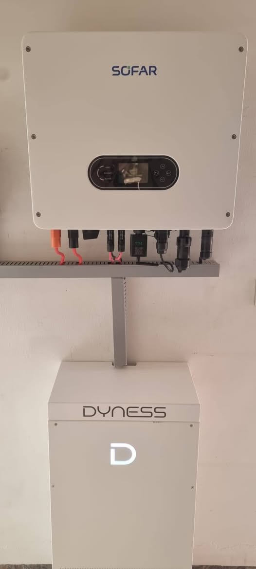 منظومة من طاقة سمارت في بعشيقة حي الملايين- منزل السيد سلوان خيري 

تم اليوم الانتهاء من نصب منظومة طاقة شمسية 
 منظومة سوفار 
منظومة sofar  هي منظومة هجينة يمكنها التوليد وارجاع الكهرباء للوطنية بكفائة عالية جدا

- انفيرتر  sofar ضمان 5 سنوات استبدال
- بطارية 15 من Dyness  ضمان 10 سنوات
-  الواح شمسية 620 واط من HZ ضمان 12 سنة 
- نظام مراقبة عن بعد كامل 24/7

 

# مميزات المنظومة الشمسية
-ارجاع الكهرباء للوطنية 
- تقليل فاتورة الكهرباء 
- تحسين البيئة وتقليل الانبعاثات الكربونية
- توفير الطاقة في أوقات الذروة
- المحافظة على اجهزة المنزل كون الفولطية مستقرة وتطول العمر الافتراضي للاجهزة الكهربائية   

مكتب طاقة
الموقع الاول بعشيقة حي العسكري مقابل معرض مخلد 
 *********** 
***********.  
www.taqa-smart.com 
Fadi@taqa-smart.com
الموقع الثاني الموصل حي النور قرب المشاتل 
الموقع الثالث دهوك شاريا 

 

طاقة_شمسية
#منظومات_طاقة
#سوفار
#HZ
#داينيس
#الربيعة
#تل_سمير
#طاقة_سمارت
#طاقة_متجددة
#انفرتر
#بطاريات
#الواح_شمسية
#نصب_منظومات
#عروض_الطاقة
#عراق
#بعشيقة
#مهندس
