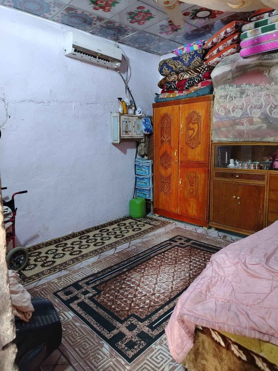 بيت للبيع الواجهه ١٠ تقريب
ونزال ١٥ تقريب مساحة البيت ١٥٠ متر تجاوز بزبير المربد القديم يحتوي على 3 غرف وصاله وديوان ومطبخ خارجي سعر ١٥ وبي مجال الستفسار ***********
