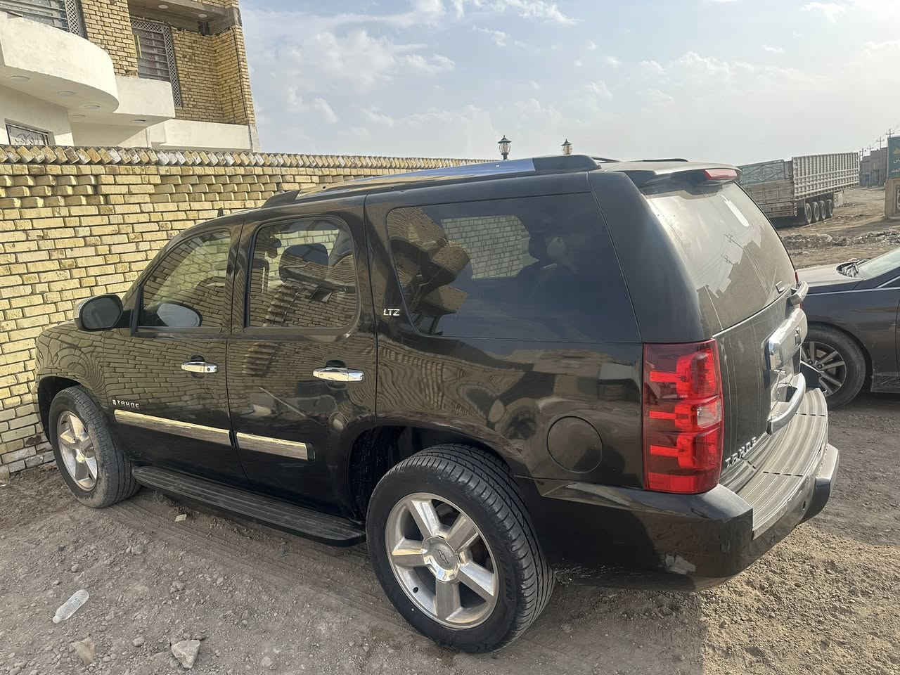 سلام عليكم تاهو للبيع اصولي التي زت ملكي سياره نضيفه بسمي مديل 2008 مكان ناصريه السعر 200 وبيهه مجال  رقم الهاتف ***********
