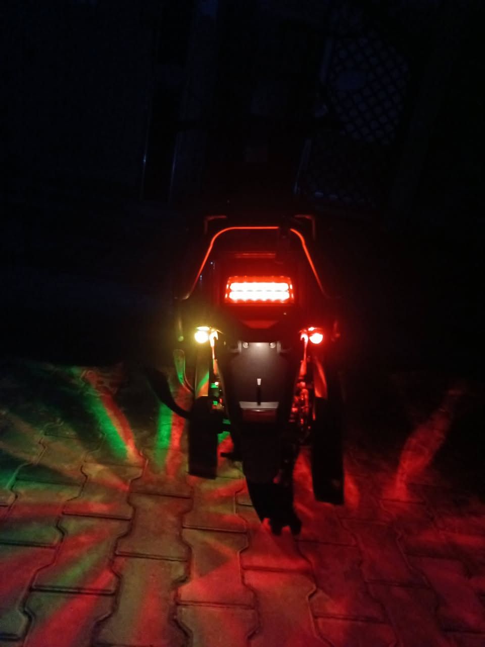 للبيع او مراوس
موطور شحن الماسه 
6 بطاريات ـ ملف 2000 ما مفتوح 
الموطور ماشي 5 الاف 
كلشي بيه شغال عده الشاشه وتتصلح 
مكاني الرمادي 
سعر 650 وبيه مجال 
*********** متواجد واتساب فقط
