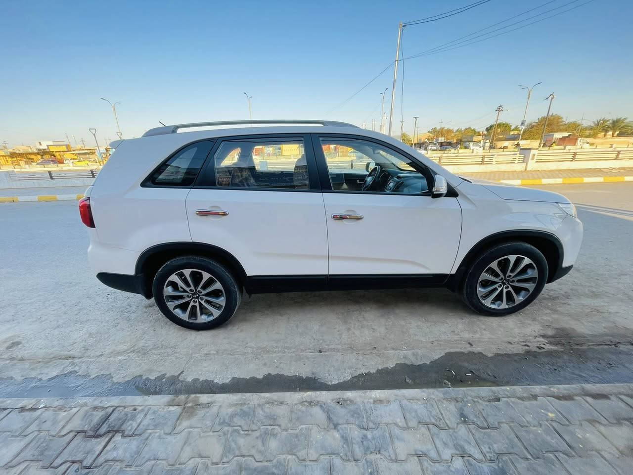 السلام عليكم
سورنتو خليجي موديل 2015رقم واسط مشروع وطني نص فول  
٧راكب مكينه ٤ سلندر ٢٤٠٠دوش ثلث قطع تبريد 
مكينه. كير. حداديه. تبريد. تدفئه كله جاهز السياره 
نظيفه وجديده على ايد واحده من الشركه بيها طخه بسيطه بالجاملغ اليسر بدون داخل وفتح 
والسوناربالصور مكان واسط الكوت مركز المدينه 
السعر $١٦٥
***********
