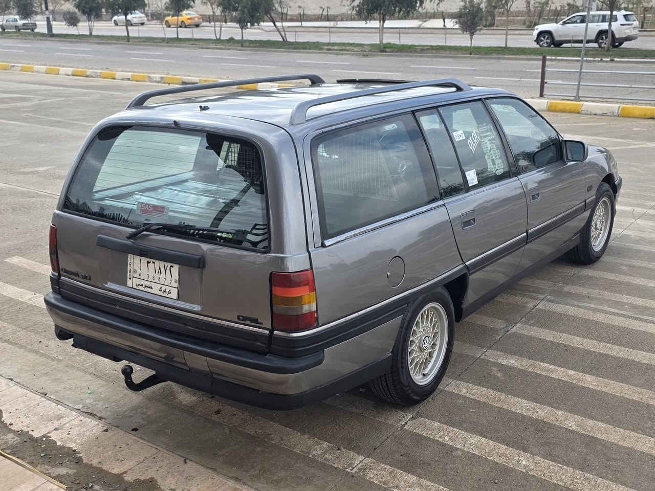 سلام عليكم من رخصت الأدمن المحترم عندي اوبل اوميكا موديل 92.رقم كركوك.محرك حجم 4سلندر بيلادي 20.كير ومحرك بشرط لاصرف ولابخار سيارة صبغ عام لل جمالية فقط بدون ضربة بدون خياس صدر امامي وخلفي كلة جديد 4اطارات وباتري كلة جديد جام كهربائي سلايت كهربائي كونترول قفل مركزي مرايات كهربائي سيارة جديدة مابي دينار مصرف جاهزة من كل نواحي لايتات زينون ترايك وين متريد.السعر 42وبيها مجال قليل لل طيبين رجاء مو شراي اعبر منشور بكلمة حلوة مكان سيارة كركوك شورجة فقط ابيع بدون مراوسة.لل تفاصيل خابر الرقم 📞 ***********
