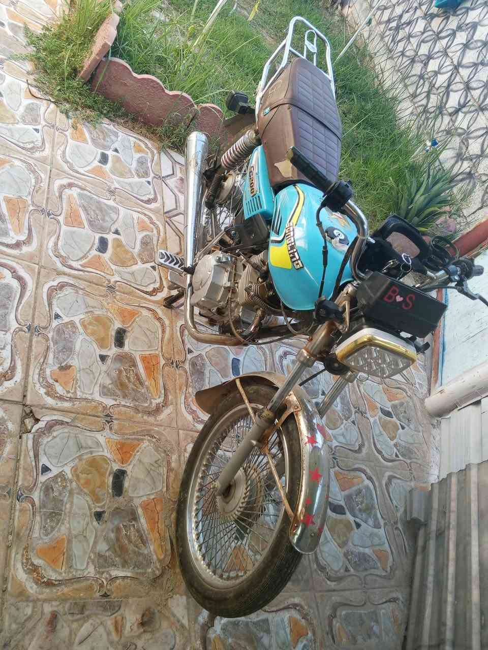 سلام عليكم دراجه للبيع سونك موديل 2024 مكينه 200cc نضيفه مكاني تاجي منشاه نصر رقم *********** سعر 450
