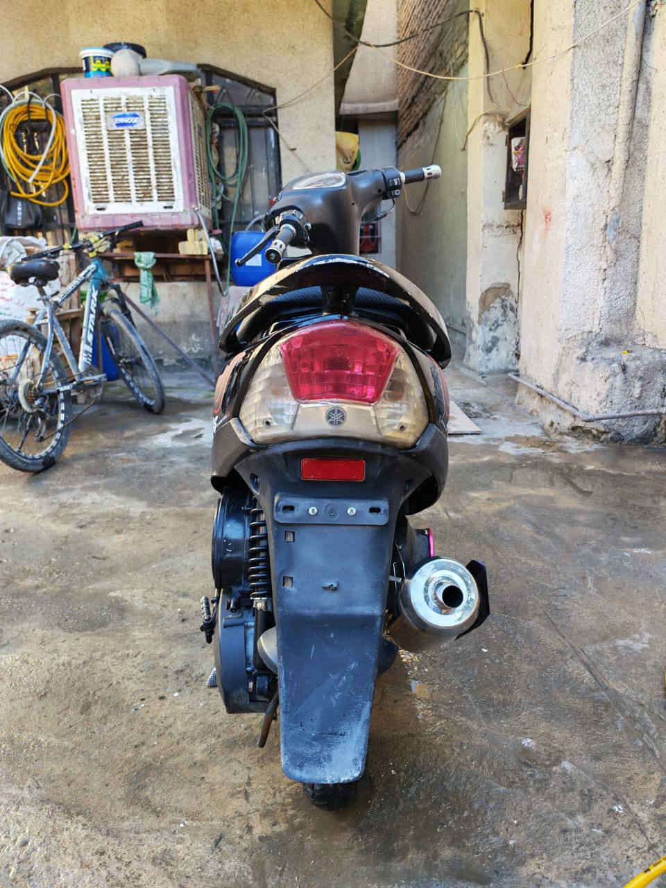 السلام عليكم :
ماكس عدله رياضي 55 بوشه + صالصنه رياضي + سلف رياضي + ولفات جديده مرتبه + هندر كامل جديد بلاضافه غراضهه البدلاديه موجودات يتكونن من ( صالصنه + البوشه البلادي + الكفرات ) متوفرات تاخذهن وي دراجه 
دراجه بيهه نقوصات حالهه حال اي دراجه ونقوصات بسيطه 
والسعر 650 وبيها مجال ( واتساب *********** ) المكان بغداد البياع
