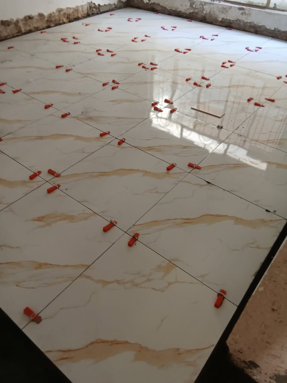 السلام عليكم كادر عمل في بابل كافت اعمال البناء تطبيك فرشي تطبيك ارضيات تطبيك سراميك جدران ترميم كرسته وعمل كافت العمال أسعار مناسبه *********** ***********4
