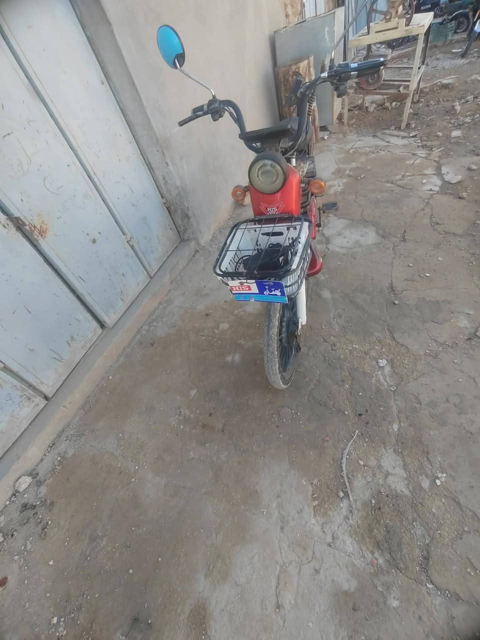دراجه حجم عشرين بطاريات
جدد للبيع  200 الاتصال على الرقم 
***********
