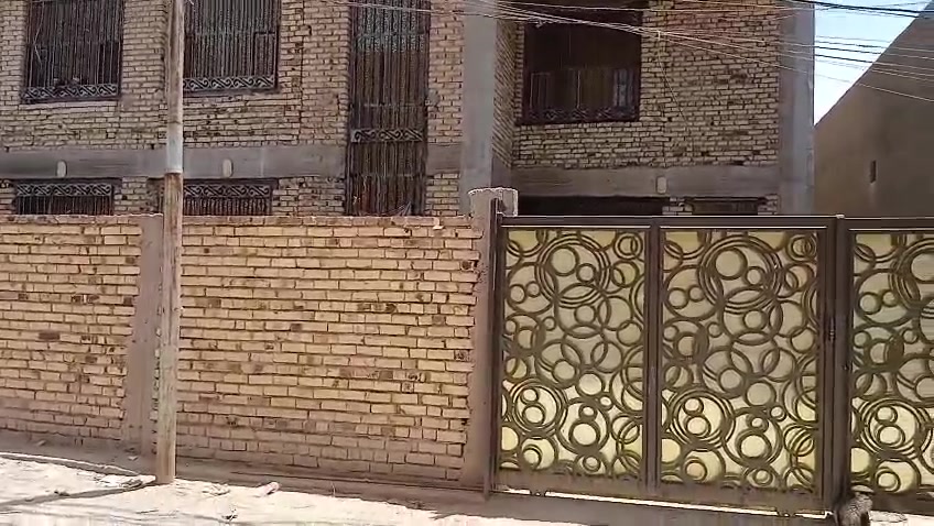 دار للبيع مساحه ٢٥٠ متر

الواجهه ١٥ متر

طابقين ٣ غرف نوم وصاله وهول عدد٢

ومطبخ مجمع صحيات عدد٢

وكراج سياره وحديقه

بناء سنة ٢٠٢١

المنطقه مخدومه مجاري وتبليط

العنوان / ورديه خارج
فرع البزل شارع المشجر

***********
***********

او مراجعة مكتبنا شارع ٤٠ مقابيل حلويات السمؤال
