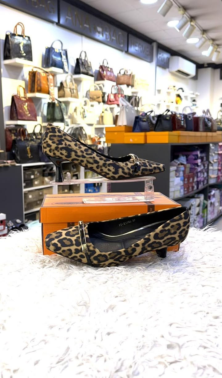 سلاو 😍👋 مرحبا 👋🧡 ANA SHOES 

جبنالكم احذيه كعب  جديد 4الوان موجود  ره قم   36 37 38 39 40 41موجود سعر 15 الف
العنوان كركوك قادسيه الثانيه بدايه سايدين ابو
 خطاب  توصيل جميع محافظات
الاتصال على هذا الرق***********
