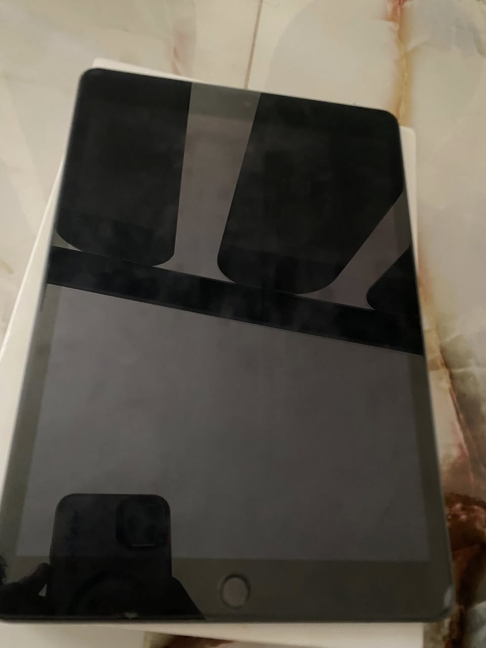 سلام عليكم ايباد للبيع نضافه ٩٩٪صارله شهر من الاستعمال ؜مكان حله شارع ٨٠.  الرقم***********
