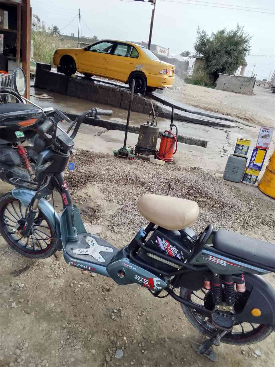 السلام عليكم للبيع دراجه شحن بطاريه مو شي كمله شغله شاشه بلوتوث شحنه جديده كهربائيات  كله كماله ما بيه نقص السعر 150بيه مجال بصيط مكاني مقبل منشه نصر ***********
