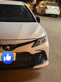 م/بيع سيارة سيارة نوع تويوتا كامري أمريكي 2021 اللون أبيض فئةLE عادي م...