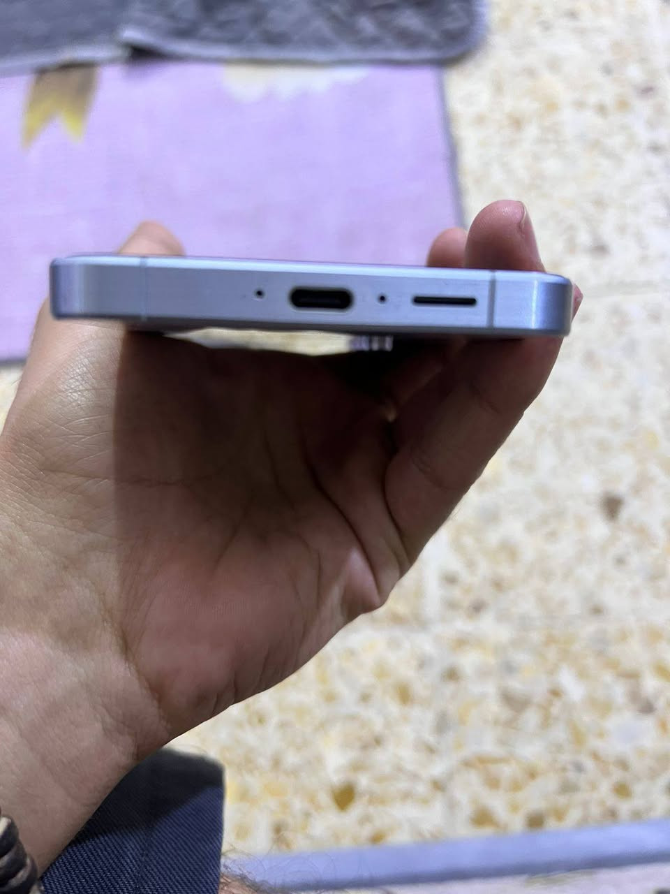 سـلام عـليكم !!
جِهاز a55 ذاكرة 256 جهاز نظيف ماي ضرر جهاز مصارلي هواي من اخذتة جهاز نظيف بمعنى كلمة . . . 
رقم الهاتف *********** مكاني بغداد بلديات
