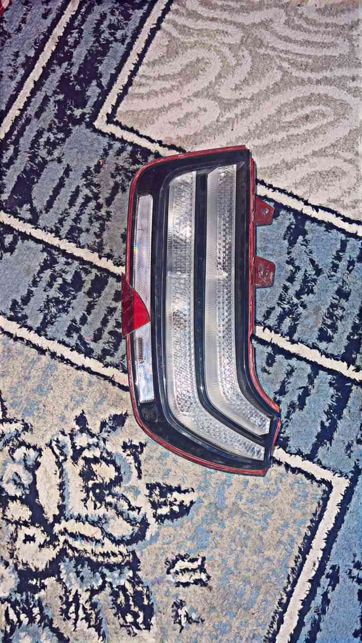 سلام عليكم غراض تلورايد 2022للبيع  1-ويل بيه ضرر بسيط  2-لحيه او شفقه بنيد 3-غطاء بك لايت خلفي 4-بك لايت خلفي ضرر جامه  *********** الاتصال ع الرقم او يوجد واتساب
