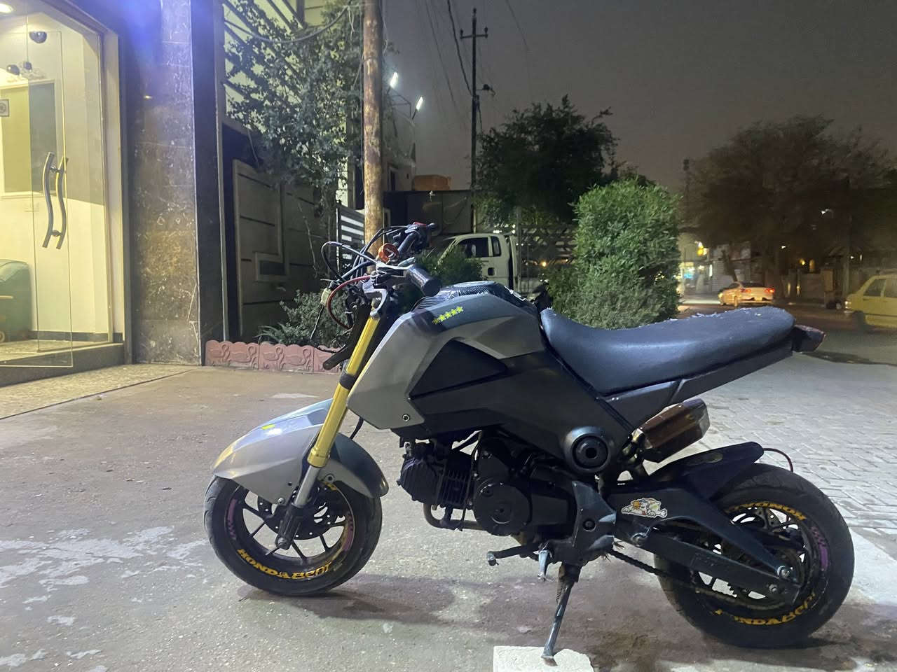 سلام عليكم هوندا كروم دراجه نضيفه صالنصه رياضي عمبار رياضي فج خلفي كلج رياضي دراجه تخبل مكاني بغداد دوره الميكانيك***********سعرها750وبيها مجال للشرايه
