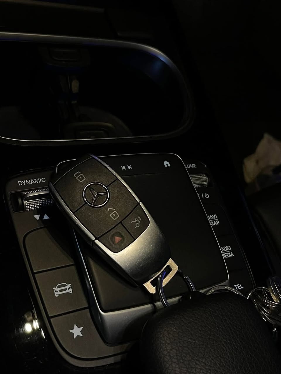 ‏ للبيع او مراوسmercedes موديل 2022 CLA 250 كت امامي AMG
ماشيه 63 الف كيلو مكينه 2.0 turbo  

المواصفات 🔰
المقاعد جلد + مساج + تدفئه * كهرباء
كاميرا دوارة خلفية + بصمة تشغيل 4 ابواب
ايرباك عدد 10+ بريك بصمه دشبول شاشه متصلة بلكامل  

ماوس للتحكم بالشاشه  + مثبت سرعه 
بك لايت led + الاناره الداخليه led + مقود جلد حياكـة 
رادار امامي + رادارات جانبيه + لايت زينون led 

اناره محيطه led اكثر من 87  لون + اوامر صوتيه
كشنات جلد اسود داخلها اناره led + تبريد شاشه 
قبضات ابواب المنيوم + شفتات مقود 

اوتو هولد + تشغيل واطفاء اوتماتيك للمحرك بالازدحام 
‏Auto start system + نطام مانع تزحلق +حساس اطارات 
المودات dynamic/eco/comfort/Individual/Sport
اشاير بلمري والمري قابله للطي + شاحن لاسلكلي 

مصبوغ ربع البنيد + دعاميه
مكان السيارة بغداد شارع فلسطين اي استفسار اتصل على رقم ***********
