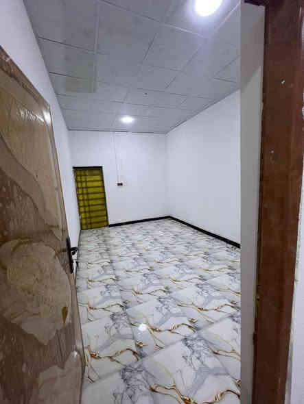 السلام عليكم 
ثلاثة بيوت للبيع مساحات مختلفة يتكون كل بيت من 
غرفة ٢
صالة ١
ديوان 
مطبخ حار
مطبخ بارد 
صحيات داخلية
صحيات خارجية
كراج واسع
حديقة في الكراج
حديقة خلف المنزل 
بيت تستلمه مفتاح 
جاري العمل بيهن باقي تشطيب فقط
الموقع البصره الزبير خلف المعارض 
مساحه البيت الاول ٢٠٠
مساحه البيت الثاني ٢٢٠
مساحه البيت الثالث ٢٣٠
علماً سقف البيت سندويج
نوع العقار زراعي
سعر البيت الواحد ٣٦ مليون قابل للتفاوض
*********** شراي يجي خاص او يتواصل ع رقم
