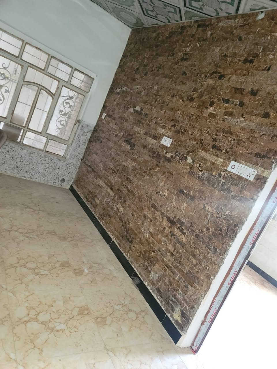 بيت للبيع بشارع سالم 150متر طابقين  الطابق الارضي  غرفتين نوم وغرفه استقبال ومطبخ وصاله وصحيات. والطابق الثاني غرفتين نوم وصاله ومطبخ وصحيات
 والطابق الثاني معزول درجه للخارج الاستفسار ***********
