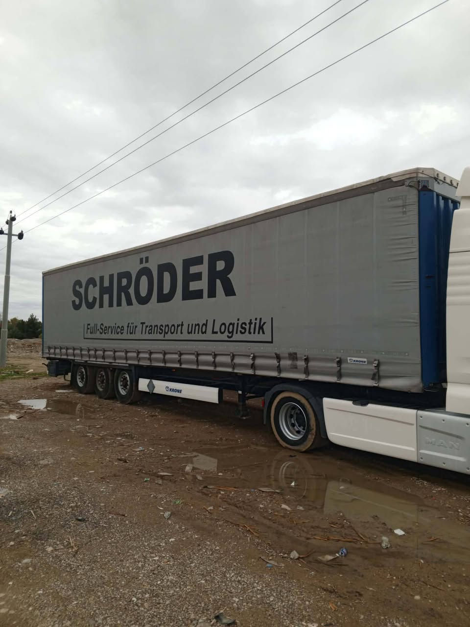 عربانە کرۆن مودیل 2016 تاخم تایر سەقف هەوا سعر 120 ژ.م *********** عنوان کلار
