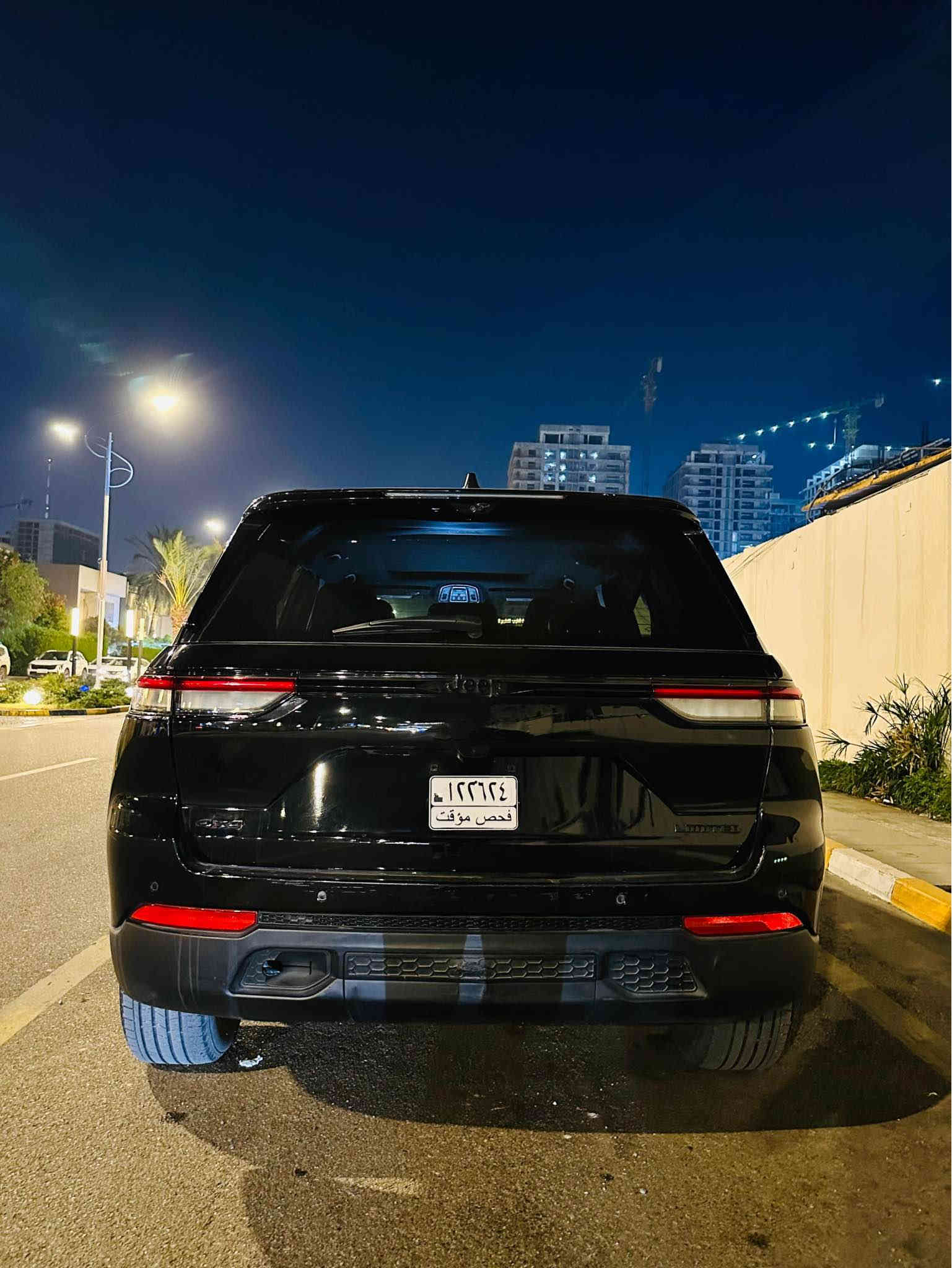 السلام عليكم 

جيب 2024 رقم بغداد بسمي السيارة 

اهم فقرة 5 راكب بدون ايرباك 

ماشية 26 

رقم وهزة وسنوية كله جديد 

السيارة لمتيد فول 1/1 للاخير 

حادثها جاملغ وبنيد وقبغ جنطة بدون دواخل بدون ايرباك 

السعر ٢٦٣ وبيها مجال بسيط 

ر*********** بغداد
