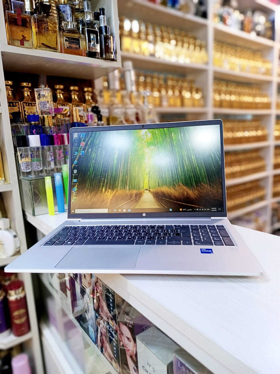 لابتوب بمواصفات ممتازة
HP
المواصفات
Cor i5 
الجيل 11
الرام 8GB 
الهارد 256GB ssd 
حجم الشاشة 15.6 انج 
كارت الشاشه 4GB intel 
بطارية ليثيوم ممتازة 
نظافة الجهاز بالكارتون شرط جلخ مابي 
🎁 الملحقات 
كارتون الجهاز + شاحن أصلي + حقيبة   
السعر 400 الف دينار 
يتوفر توصيل لجميع محافظات العراق 
للتواصل على الخاص او على الواتساب
*********** واتساب 
***********
