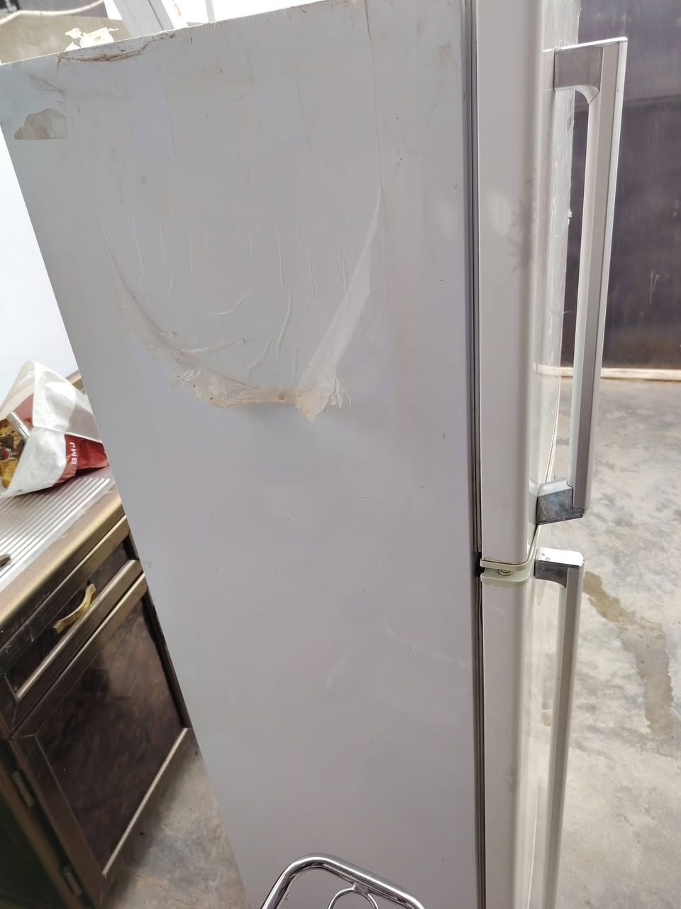 ثلاجه للبيع شرط الشقل مستعمله قليل الاتصال على الرقم ***********
