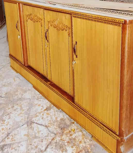 منضد مستعمل مترين وربع تسكام للبيع ويوجد خدمة توصيل ***********
