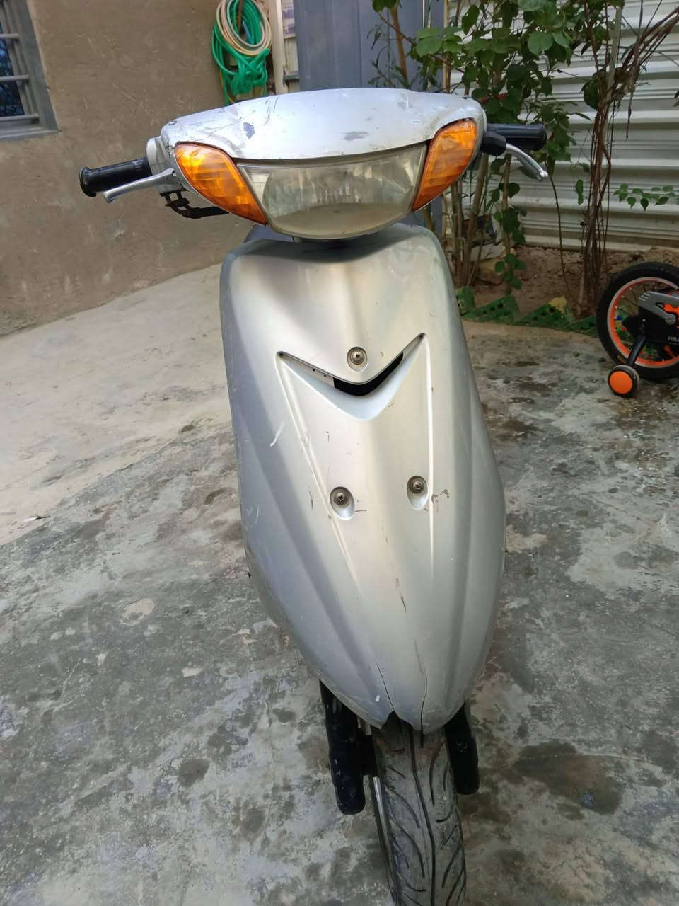 سلام عليكم دراجه عصفوري فحل.  دراجه ابلادي نكره سلف اي زلغ مابيه بل تخم تجي وشوف وتحكم   . دراجه خير من الله.  رايده 300 وبيه مجال مكاني بغداد الشعله. هاذا رقمي ***********
