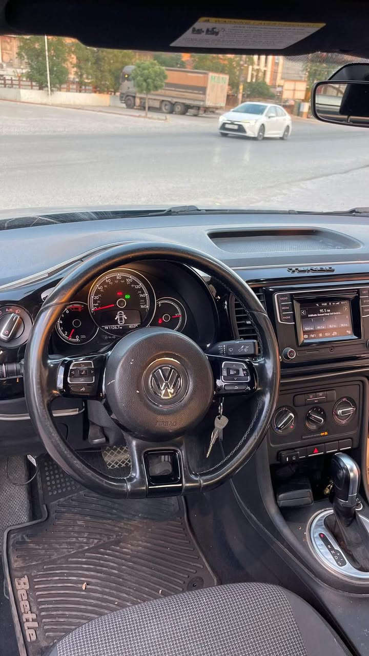 volkswagen beetle 2017 

گیڕ و مکینە كارەبای بەشەرت  .. مکینە  4 بستۆن حجم 18  تۆربۆ …. سەیارەیەکی زۆرجوان و خاوێن و بێ مەسرەفە ژوورەوەو دەرەوەی  زۆر  تازەية… سەیارەكە دوو  پارەچە  بۆیاخە بي ناوەکرتن. 
 -ماوەی رۆشتوو:  ١٢١ ميل   
سەیارەكە نیو مواسەفات 
*********** السليمانية, العراق
