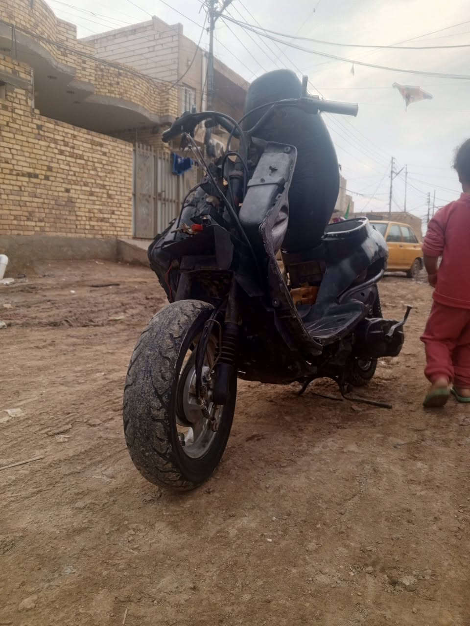 سلام عليكم دراجاه
تسعه ابيع كوم حديد متروكه 
***********
