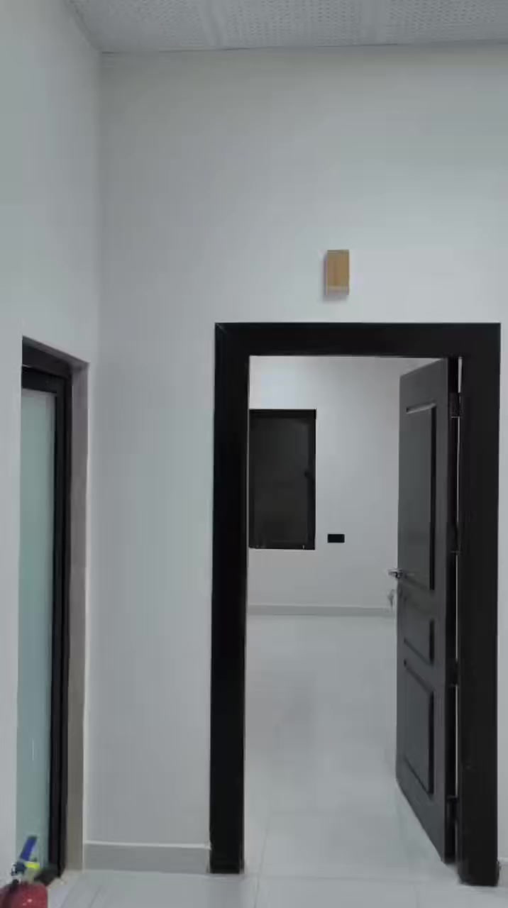 السلام عليكم يتوفر لدى مكتب الكنان
شقق للايجار في منطقة الجزائر داخل شارع كيه 
العماره ركن مطله على ثلاث شوارع 
يتوفر  مصعد ومضومة انترنت ومولده ونظام سكرتي 
تصلح مكاتب رسميه او شركات 

الشقق متكونه من غرفتين وصاله ومطبخ وصحيات 
وشقق متكونه من ثلاث غرف وصاله ومطبخ وصحيات 

للإستفسار الاتصال على رقم المكتب 🏢 
***********
***********
مستعدون لاستقبال جميع عروض الإيجار والبيع التواصل ع الرقم الموجود في البوست
