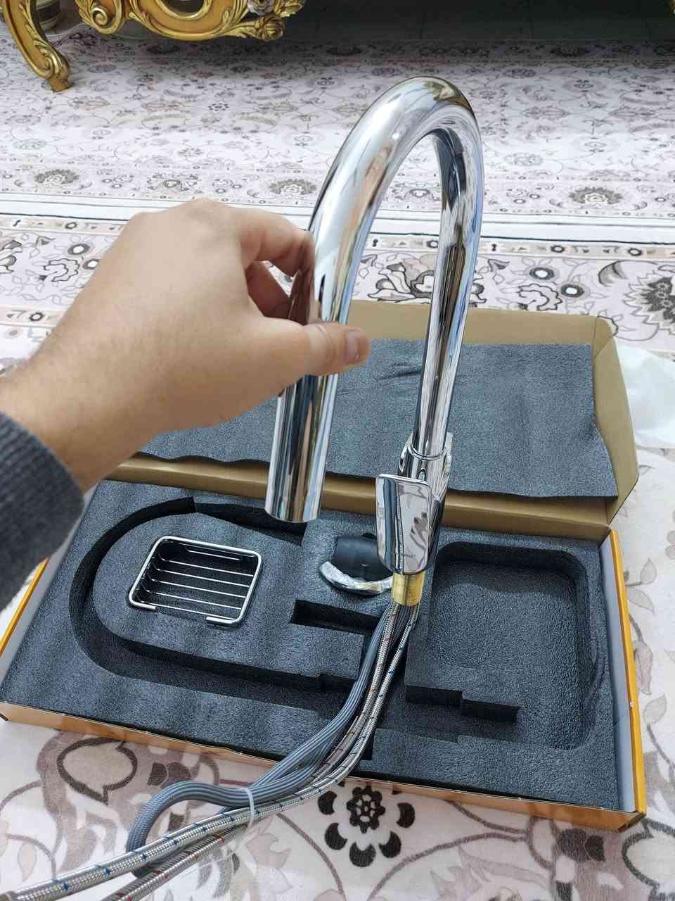 خلاط سنك مطبخ مغسلة موديل حديث 
رأس ساحب مرن 
ثقيل نحاس اصلي 100% 
السعر 35 الف شامل اجور التوصيل 
مكاني بغداد مشتل حي المعلمين 
***********
