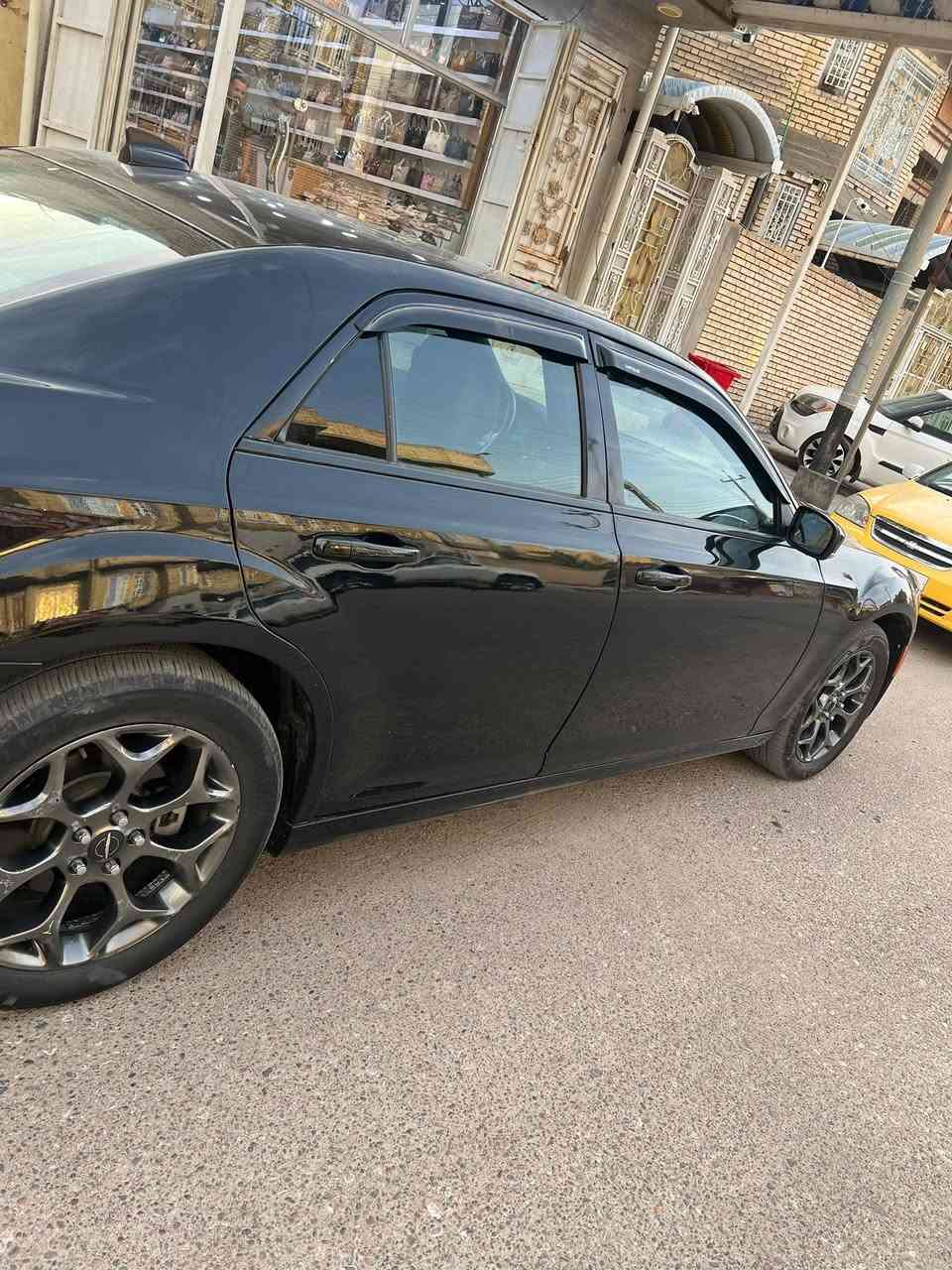 موديل2023 اصل فئه S فول للاخير سياره صار بيهه (صبغ عام) بسبب شخوط داخل الحاويه حادث امريكا جاملغ وباب الصدر السياره بعدهه منفيس 
#السعر178$ وبيهه مجال
رقمي***********(ع كولتهم النداء الاخير😜)
