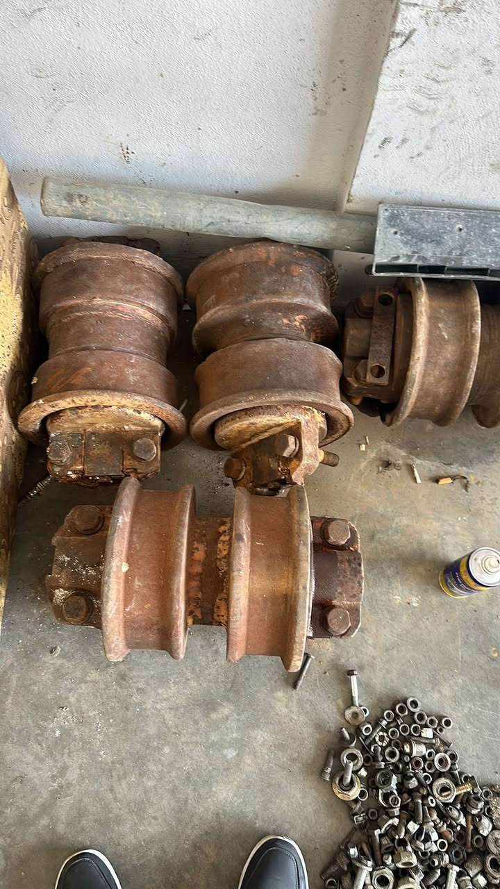 أربع رولات بلدوزةر 155
***********
