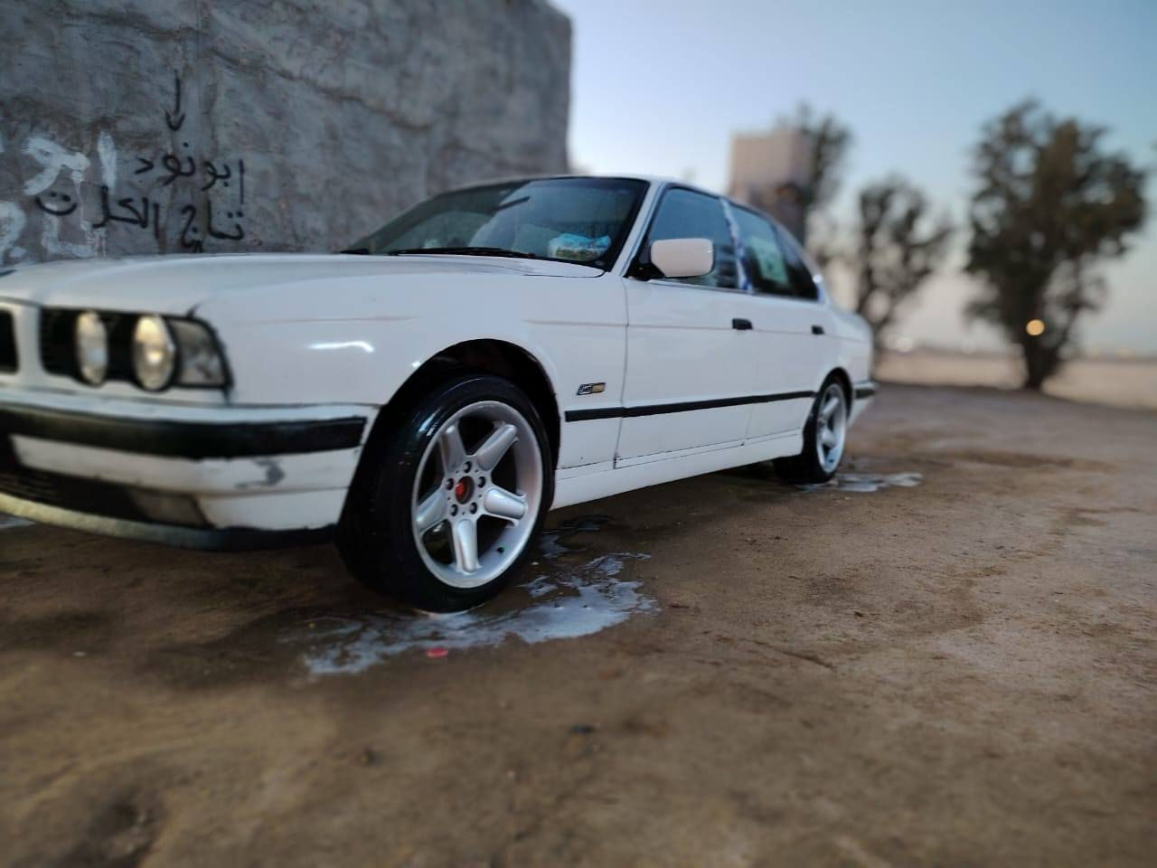 525 اصل وفصل
معجون بلجاملق الوره خفيف
ومرشوشة جمالية كير عادي ومكينة 25 مفتوح. سلايت طكتين شغال  تبريد شغال دواخل حلوه سياره مرتبه حداد 80%  ويل شنايزر الاصلي راعيها بلبصره سنوية ل29 كهربائيات كلها شغالة السياره  فول موصفات جاهزه من كلشي. 
السعر 45. مكاني الزبير*********** /***********
