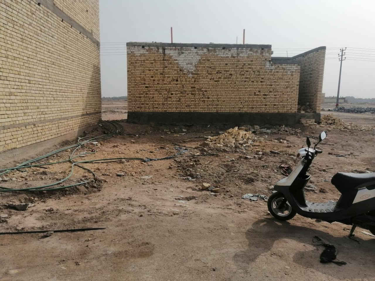 قطعه للبيع حي الفداء نهايه شارع ابو لبنان امامي100متر قرب الواقعه 45وبيه مجال الاستفسار ***********
